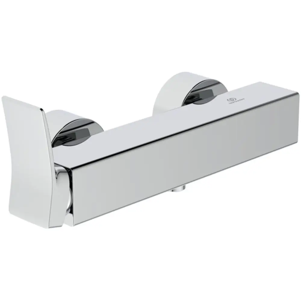 Brausearmatur von Ideal Standard in Chromoptik, mit zwei Drehreglern zur Temperatur- und Wassermengensteuerung, schlichtes Design und quadratische Form.